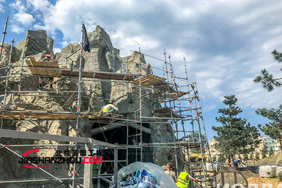 徐州萬(wàn)達(dá)廣場(chǎng)人工TCP塑石假山景觀工程順利開(kāi)工